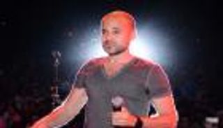 بالصور .. "أبو" يتألق في حفل شم النسيم بالسخنة 