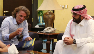 رئيس النصر وكارينيو 