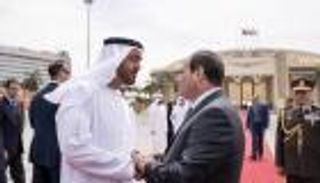 محمد بن زايد يغادر القاهرة.. والسيسي في مقدمة مودعيه