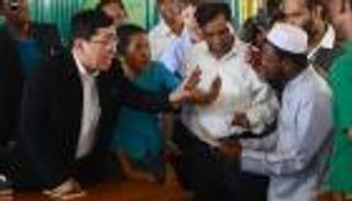 بالصور.. أول زيارة لمسؤول من ميانمار إلى لاجئي الروهينجا ببنجلاديش