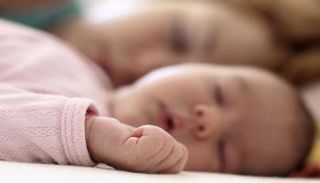 ولادة طفل بعد 4 سنوات من وفاة والديه