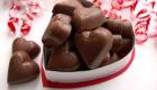 الشوكولاتة.. "معشوقة النساء" تحمي القلب وتحسن المزاج