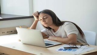 القلق والاكتئاب يؤديان لكثرة النوم