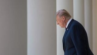 ترامب قبل مؤتمر صحفي في البيت الأبيض حول الضرائب