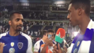 فيديو.. مناوشات طريفة بين ثنائي الهلال بعد حسم الدوري السعودي