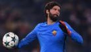 أليسون بيكر يتحدث عن مواجهة صلاح في دوري الأبطال