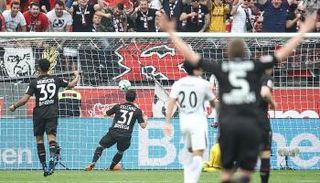 باير ليفركوزن ضد فرانكفورت