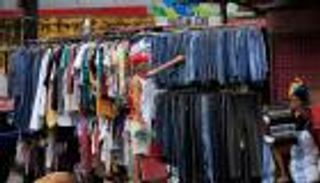 أخطار تواجهها عند شراء ملابس جديدة.. كيف تتجنبها؟