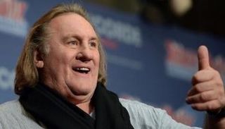 الممثل الفرنسي الشهير جيرارد ديبارديو يصل إلى موسكو