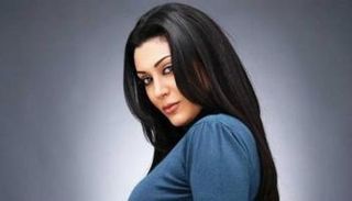 الفنانة اللبنانية مايا نصري تدافع عن نفسها