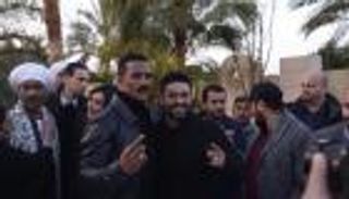 محمد رمضان يفاجأ باحتشاد أهالي قنا أثناء تصوير "نسر الصعيد"