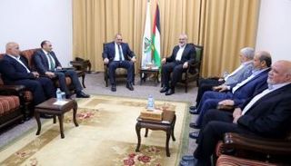 الوفد الأمني المصري خلال لقاء وفد حماس