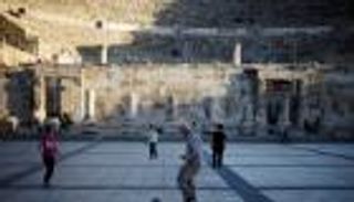 بالصور.. السياح إلى الأردن يفضلون مدينة البتراء