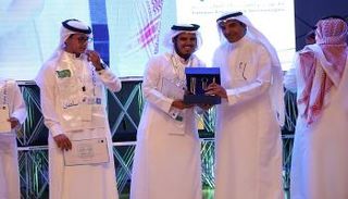 الطالب الفائز في تحدي القراءة بالسعودية 