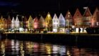 مدن ملونة وكأنها لوحة فنية.. ما دلالة كل لون؟