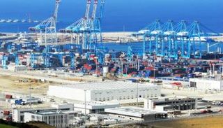 بضائع للتصدير في أحد موانئ المغرب