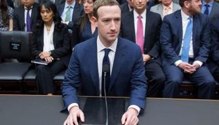 مؤسس فيسبوك مارك زوكربيرج أثناء جلسة استماع في الكونجرس الأمريكي