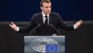 ماكرون لنواب أوروبا: تدخلنا في سوريا حفاظا على "شرف الأسرة الدولية"