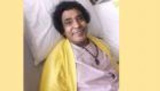 أول صورة للفنان محمد منير بعد العملية الجراحية