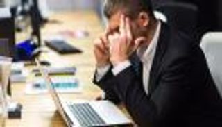 10 علامات تدل على كره زملاء العمل لك