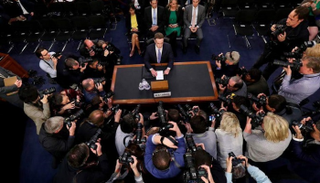 مارك زوكربيرج أمام الكونجرس