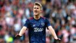 بايرن ميونيخ يهدد تعاقد برشلونة مع مدافع أياكس