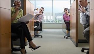 الضوضاء بمكاتب العمل تهدد بالأمراض