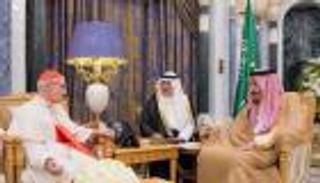 الملك سلمان يستقبل رئيس المجلس البابوي للحوار بين الأديان في الفاتيكان
