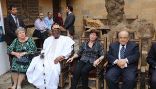 الدكتور مصطفى الفقي مع أعضاء مجلس أمناء مكتبة الإسكندرية 