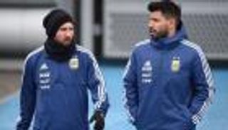 طبيب منتخب الأرجنتين يشكك في مشاركة أجويرو بالمونديال