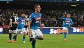 نابولي يستغل تعثر يوفنتوس ويشعل صراع صدارة الدوري الإيطالي