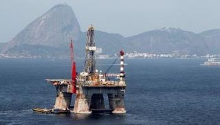 منصة للبترول في خليج قرب ريو دي جانيرو