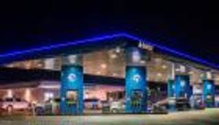 الإمارات.. "أدنوك" تقدم 100 ألف شريحة ذكية مجانية للتزود بالوقود