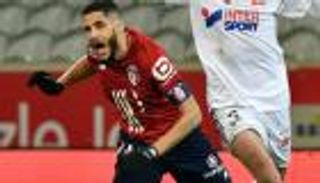 مدرب ليل الفرنسي يوجه انتقادات حادة لنجمه الجزائري