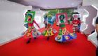 لوحات "آندي وارهول" تتجول في أروقة "الشارقة القرائي للطفل"