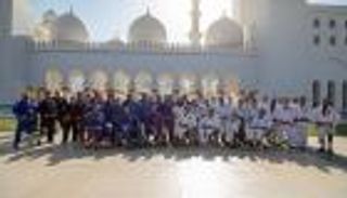 لاعبو الجوجيتسو من أصحاب الهمم يزورون جامع الشيخ زايد الكبير