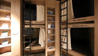 مكتبة صينية توفر "كبسولات نوم" للاسترخاء أثناء القراءة