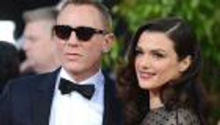 ريتشل وايز تنتظر طفلها الأول من جيمس بوند