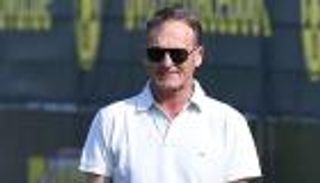 رئيس دورتموند لا يشعر بالقلق لعدم إيجاد مدير فني