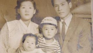 كوون مون - كوك وزوجته واثنان من أطفاله