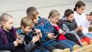 تحذير.. استخدام الـ"إيموجي" بكثافة يدمر المهارات اللغوية