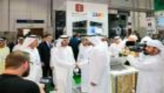 مكتوم بن محمد يزور جناح أبوظبي بـ"سوق السفر العربي"