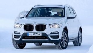 "بي إم دبليو" iX3 