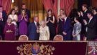  بالصور.. الملكة إليزابيث تكسر تقاليد احتفالها بعيد ميلادها