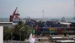 تراجع قياسي للعجز التجاري الجزائري 