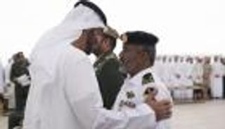 محمد بن زايد يقلد عدداً من أبطال القوات المسلحة أوسمة الشجاعة