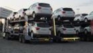 إيران.. أزمة الدولار توقف استيراد السيارات