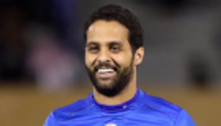 ياسر القحطاني يرتدي قميص النصر في اعتزال الهريفي