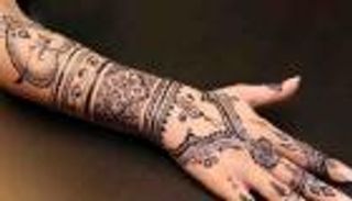 الجزائر تحذر من "حنة سوداء" قتلت 59 امرأة في ليبيا