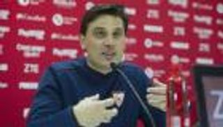 إشبيلية يبقي على مونتيلا ويقيل المدير الرياضي